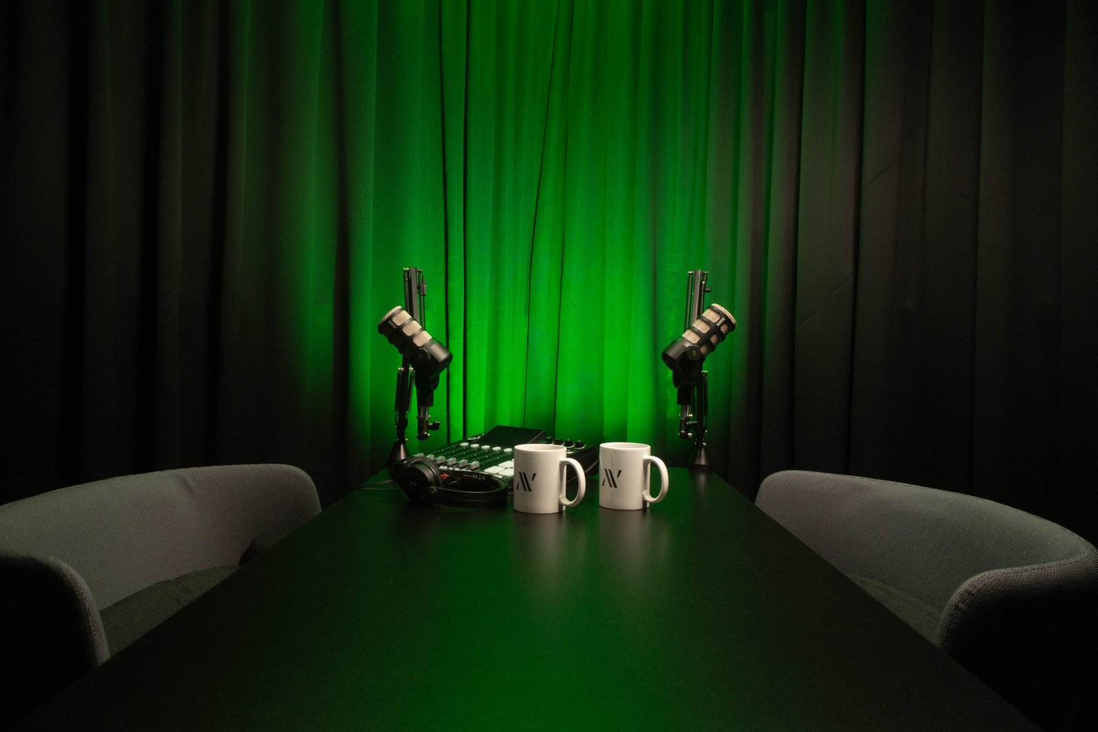 AVSTUDIO PODCAST 060126 ®AV 104 scaled